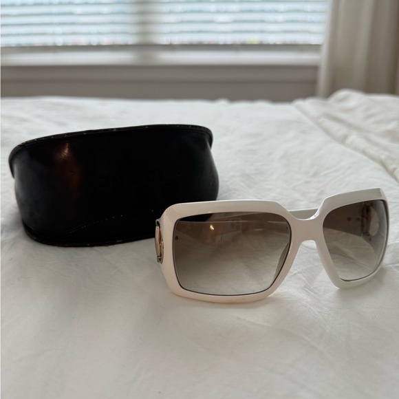 Gucci Ivory Sunglasses with Black Case - Picture 1 of 5